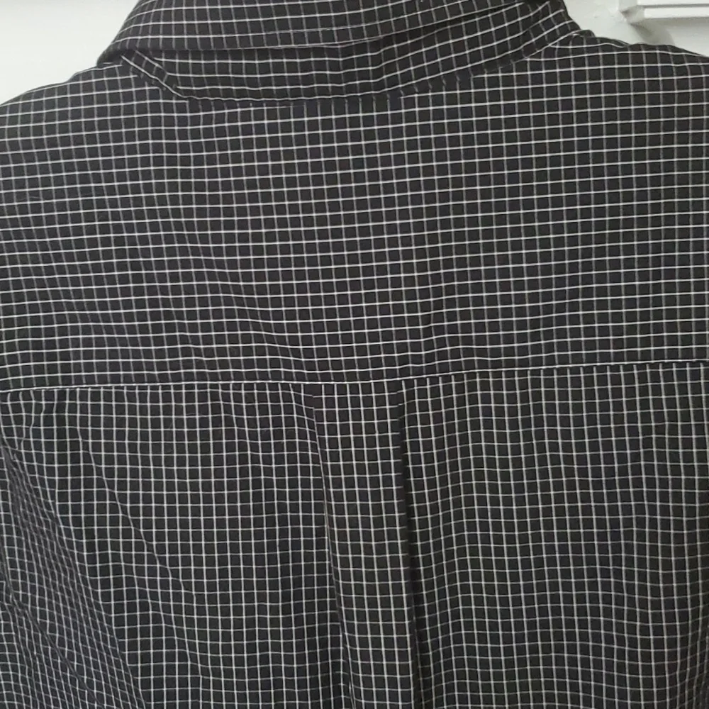 VanHuesen black and white shirt - Picture 5 of 7